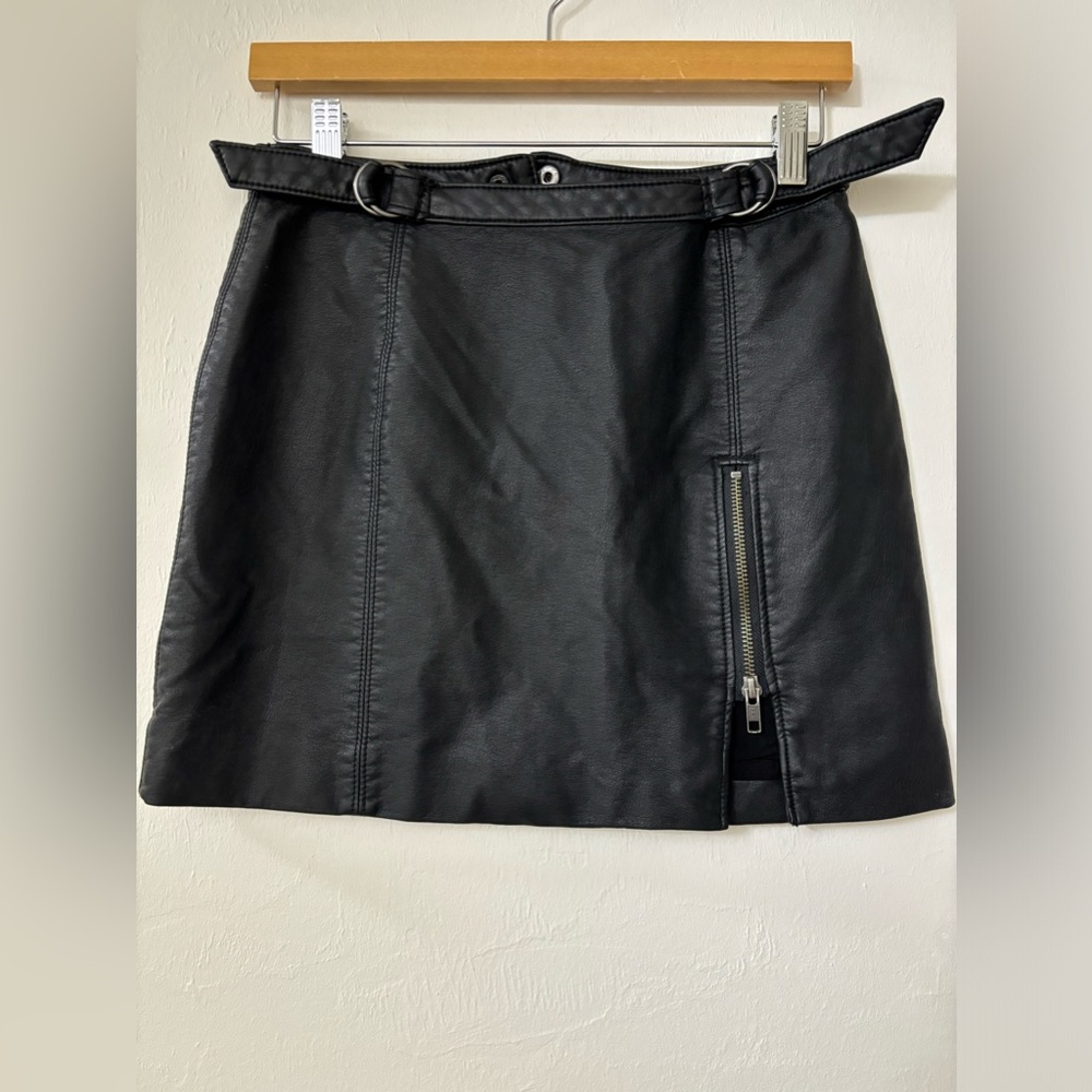 FREE PEOPLE FAUX LEATHER MINI SKIRT